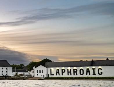 Laphroaig: A essência turfada de Islay em cada gole
