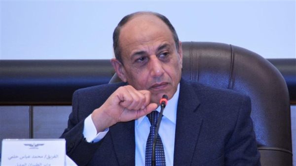 الفريق عباس حلمي: أدعو العاملين بالطيران المدني عدم الانسياق وراء الشائعات