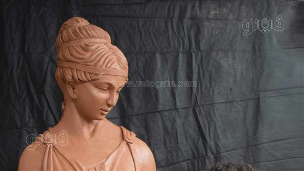 منحوت من الطين الأسواني، قصة تمثال لامرأة رومانية لشاب منياوي يثير ضجة على مواقع التواصل (صور)