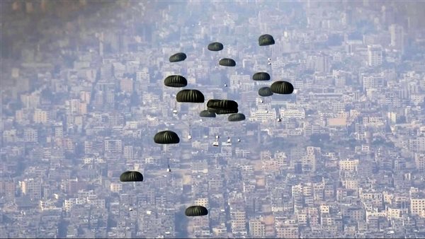 مصر تواصل المشاركة في المهمة الإنسانية بإسقاط أطنان من المساعدات على قطاع غزة مصر تواصل المشاركة في المهمة الإنسانية بإسقاط أطنان من المساعدات على قطاع غزة