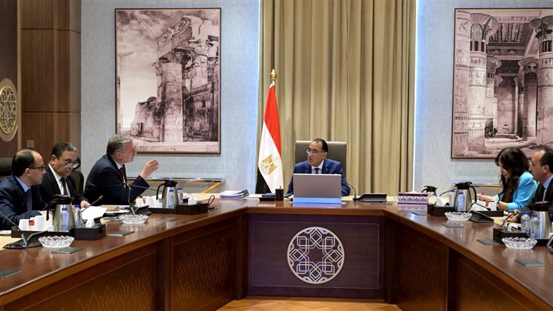 مدبولي يتابع مع وزير البترول سداد مستحقات الشركاء الأجانب