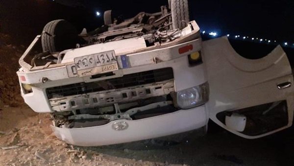 مصرع وإصابة 13 شخصا في انقلاب ميكروباص أعلى الطريق الدائري الإقليمي