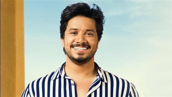 مصطفى حجاج يفاجئ أحد متابعيه بحضور خطوبته.. شاهد رد فعل العروس