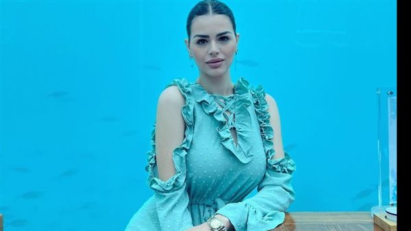 إطلالة غريبة لـ هنادي مهنا بمطعم تحت المياه وسط الأسماك بجزر المالديف | صور إطلالة غريبة لـ هنادي مهنا بمطعم تحت المياه وسط الأسماك بجزر المالديف | صور