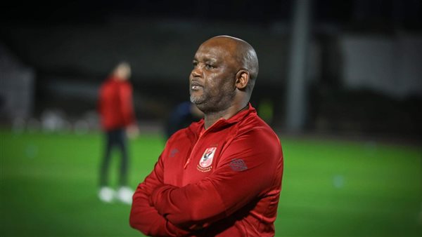 موسيماني يحاضر اللاعبين بالفيديو قبل مران الأهلي