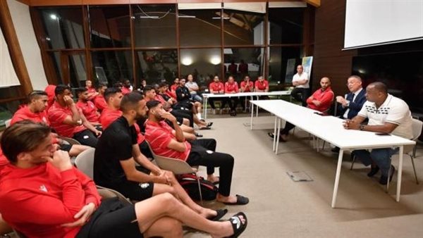 فوزي لقجع يحفز لاعبي الوداد قبل مواجهة الأهلي |صور