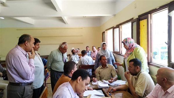 وكيل تعليم المنوفية تتابع أعمال تقدير درجات الشهادة الإعدادية