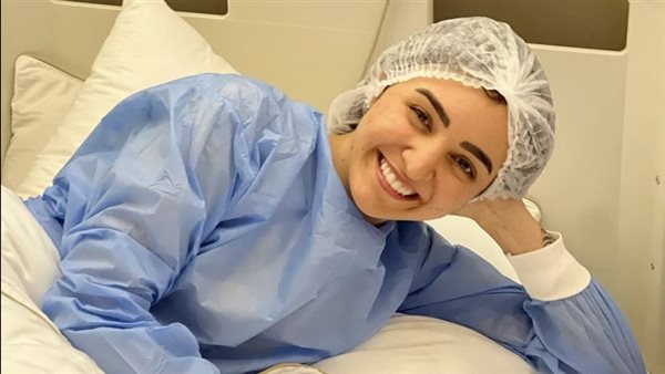 هلا رشدي تعلن إجراء عملية جراحية في الظهر