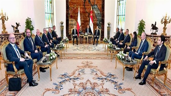  الرئاسة في أسبوع.. الرئيس يشهد مراسم توقيع التعاقد مع شركة سيمنز لإنشاء منظومة متكاملة للقطار الكهربائي السريع في مصر.. ويستقبل رئيس بولندا ووزراء الشباب والرياضة العرب ومفوض الاتحاد الأوروبي