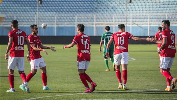 بعد تألقه.. الأهلي ينهي اتفاقه لتجديد عقد مدافع الفريق 