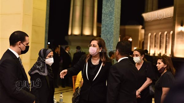 وزير الاتصالات ووزيرتا التخطيط والصحة يشاركون في عزاء وزير الصناعة الأسبق | صور 