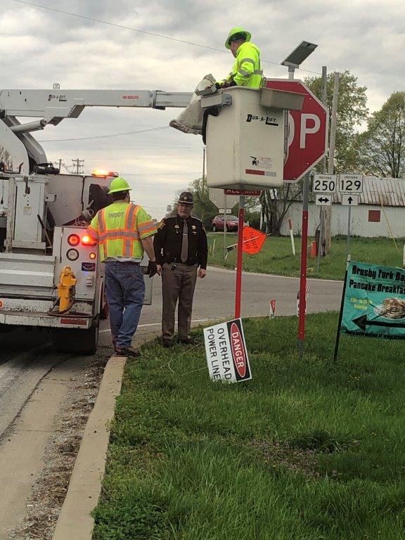 Sheriff gets new safety sign for county intersection - Vimarsana News