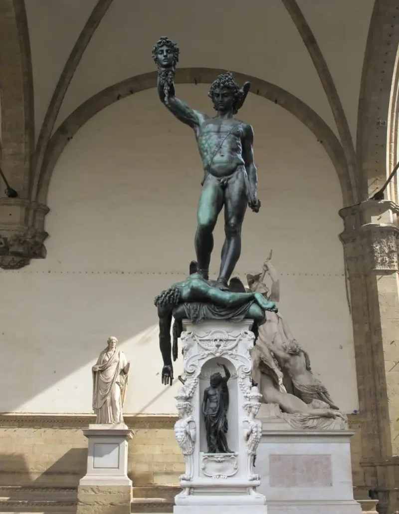 Perseo con la cabeza de medusa en florencia