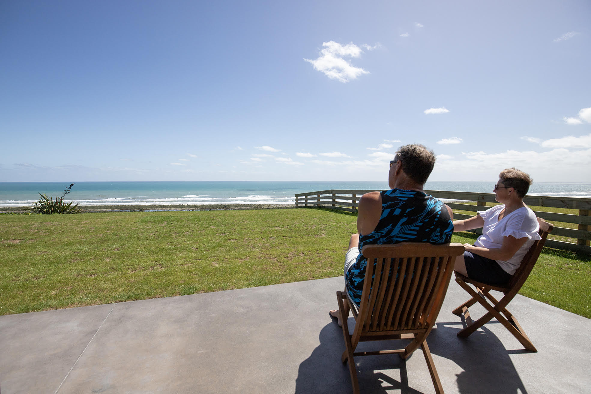west coast accommodation views over tasman luxury accommodation studio modern minimalistic designer travelers greymouth relax stay enjoy