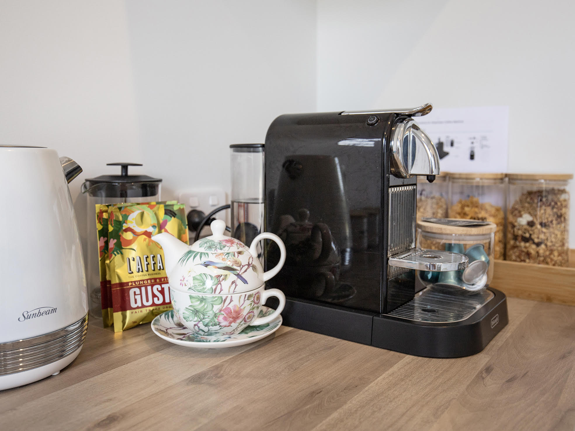 west coast accommodation views over tasman luxury accommodation studio modern minimalistic designer travelers greymouth relax stay enjoy