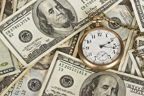世人有的重視時間，有的重視金錢。誰會生活得更快樂？ - 拾方視角
