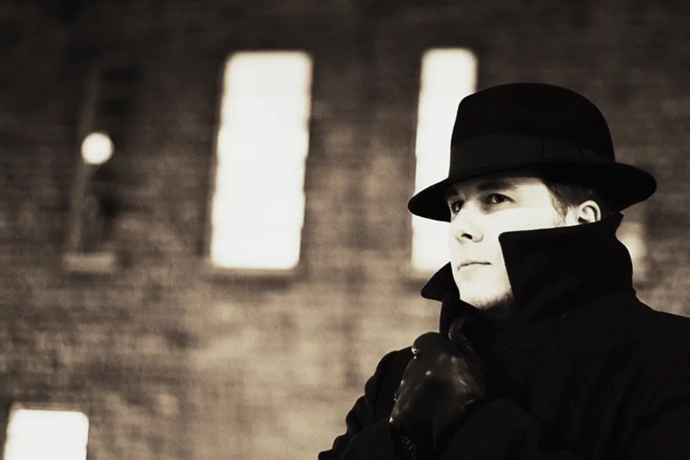 Vision Éternel photo shoot at Dominion Square, Montreal. Photography by Jeremy Roux, 2011.
