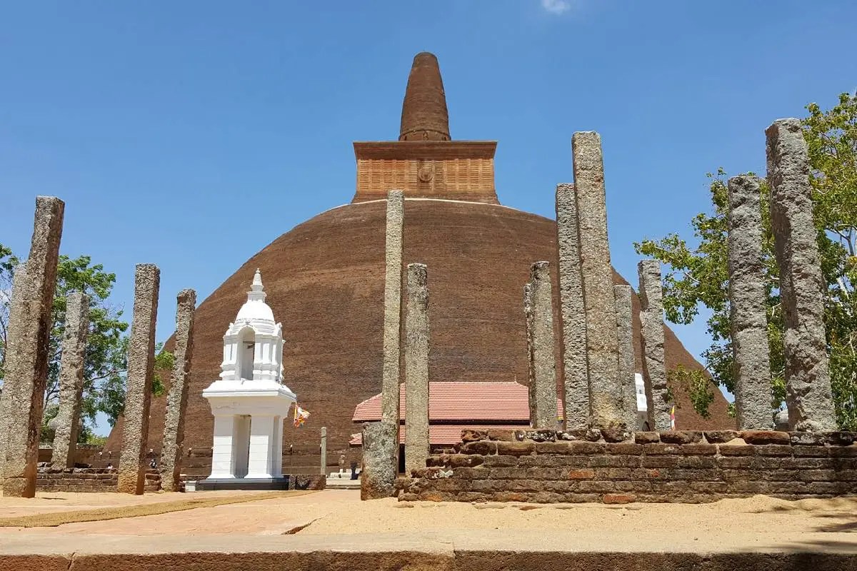 abhayagiri stupa anuradhapura