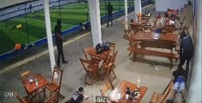 Homem é executado a tiros durante partida de futebol society em Vitória de Santo Antão