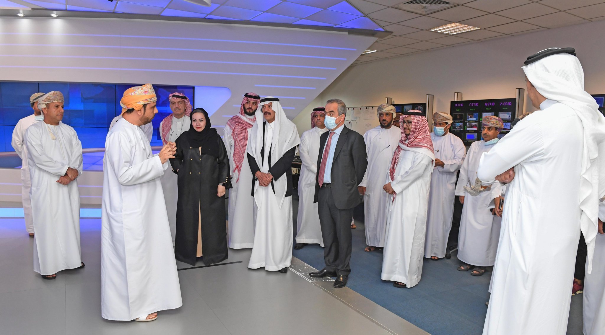 وفد إعلامي من السعودية يزور مقر وزارة الإعلام