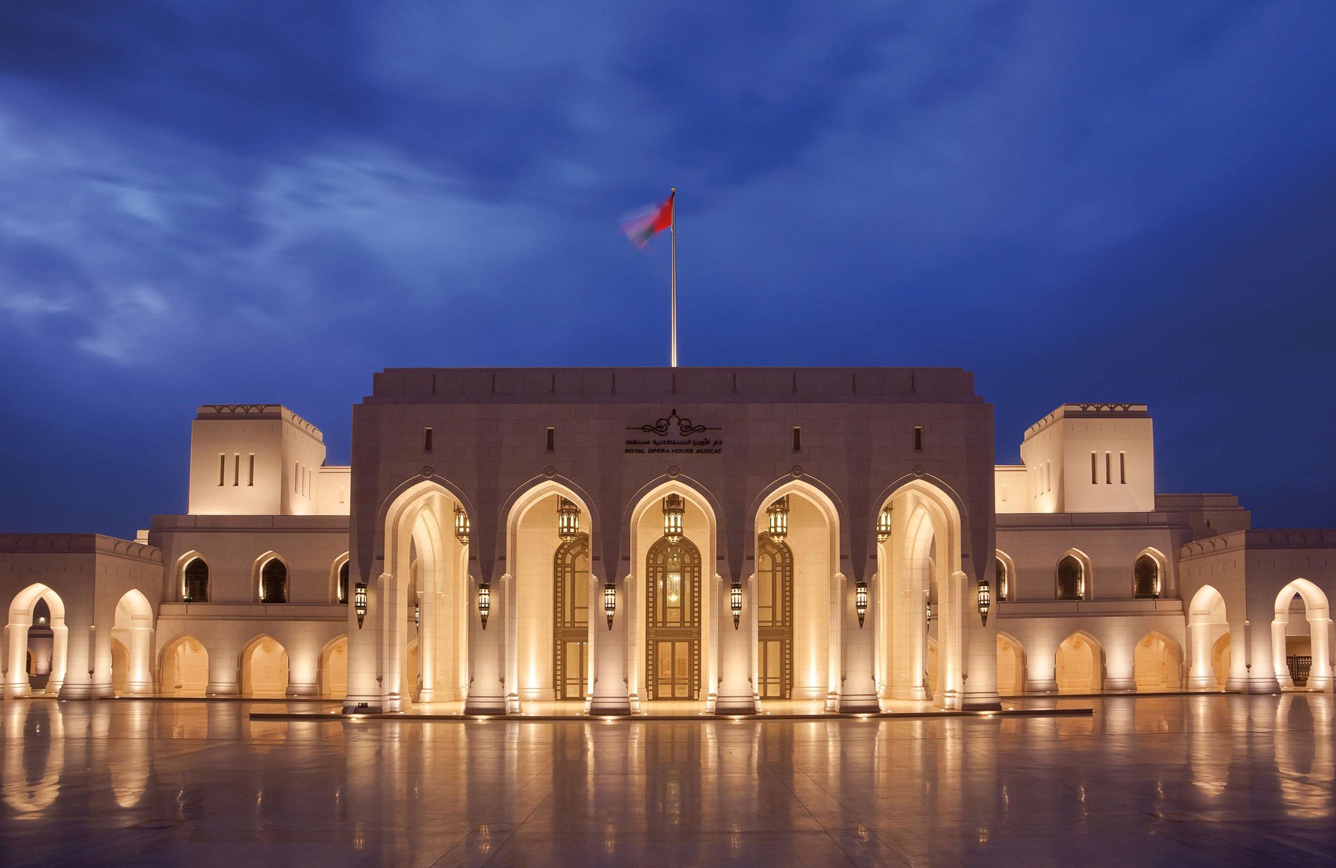 أمير قطر يزور دار الأوبرا السلطانية مسقط أمير قطر يزور دار الأوبرا السلطانية مسقط