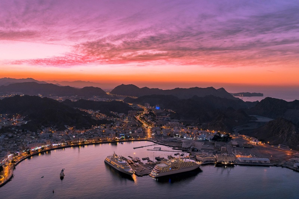 رؤيةٌ ساميةٌ رصينةٌ تقود سلطنة عُمان نحو مستقبل اقتصاديّ مزدهر رؤيةٌ ساميةٌ رصينةٌ تقود سلطنة عُمان نحو مستقبل اقتصاديّ مزدهر