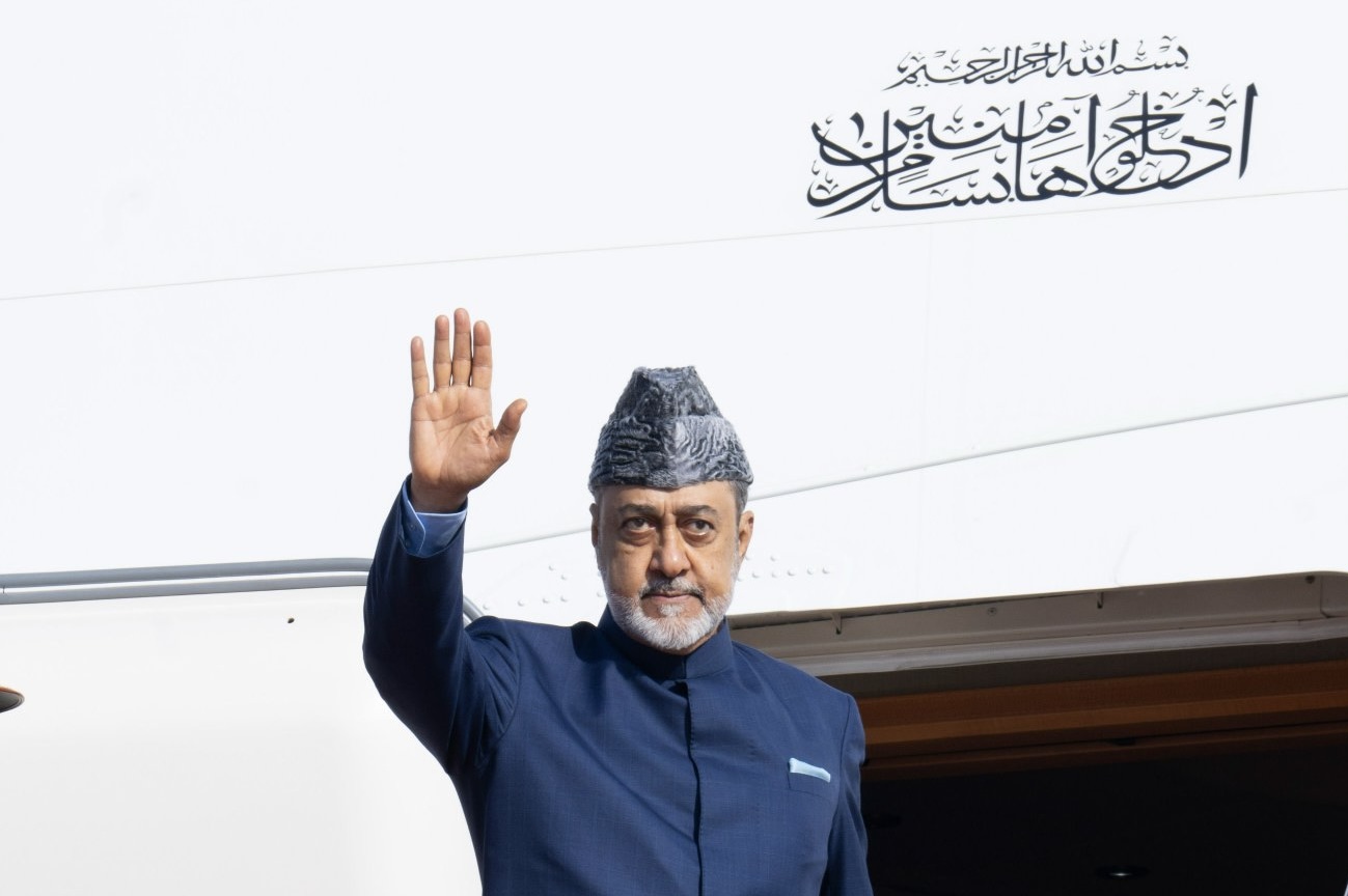 جلالةُ السُّلطانِ يعود إلى أرضِ الوطن بعد زيارةٍ خاصة لألمانيا