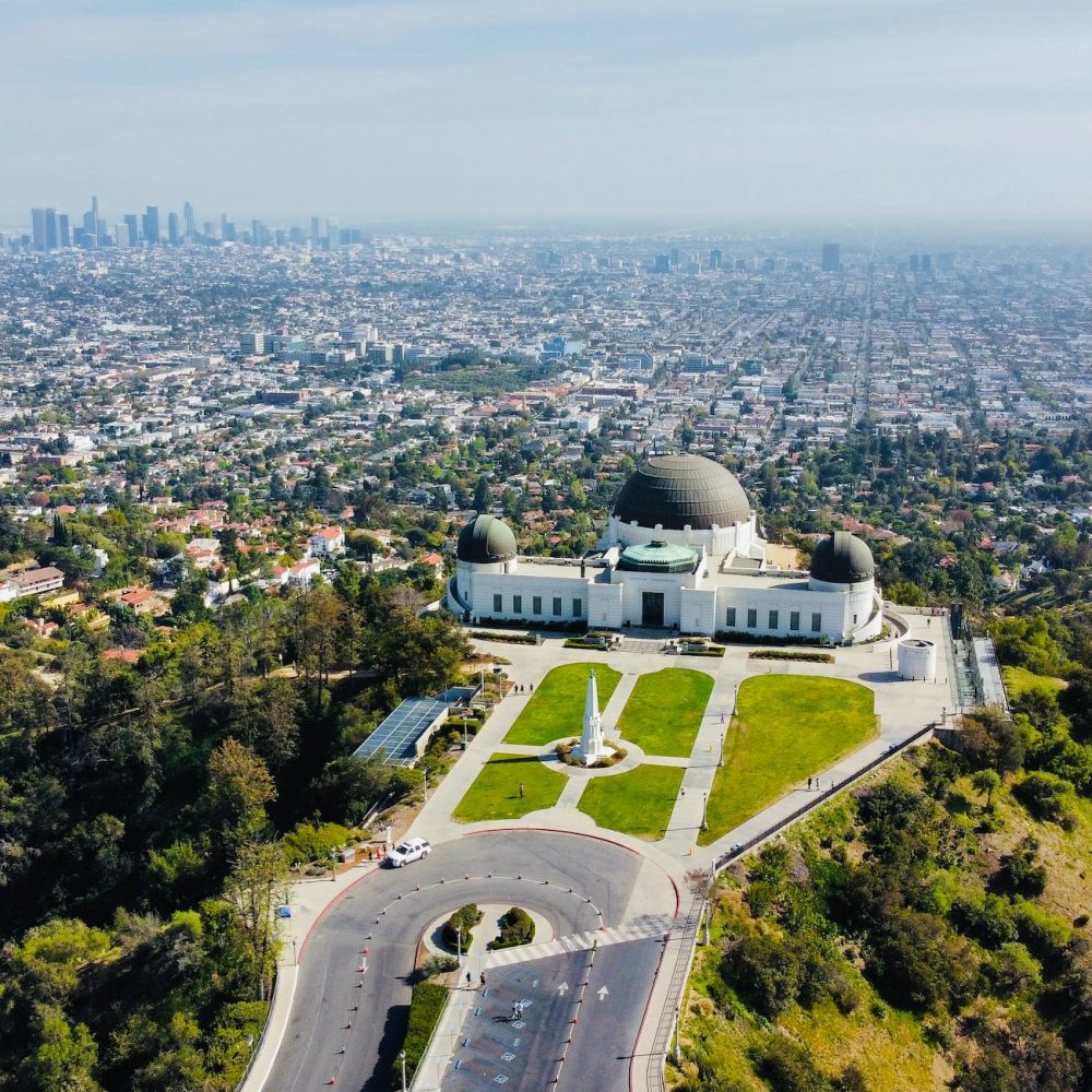 scatto aereo del Griffith observatory di Los Angeles