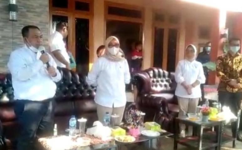 We did not find results for: Agusrin Guru Paud Dapat Honor Rutin Honorer K2 Diperjuangkan Diangkat Warta Prima