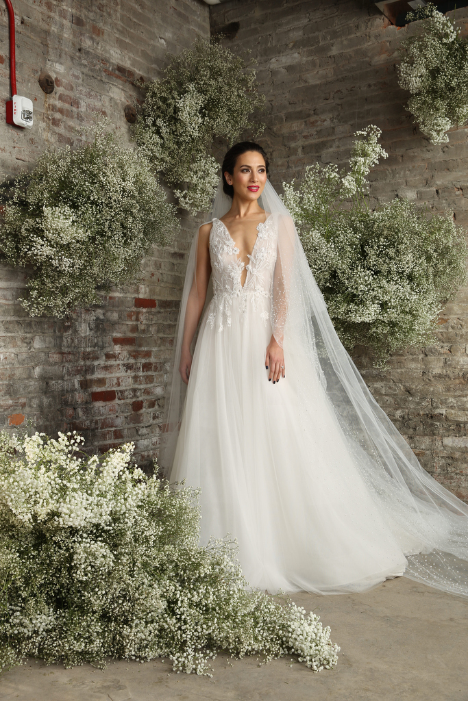 Learn how to find the perfect wedding dresses and gowns at howstuffworks. 10 Celestial Wedding Dresses That Have Us Over the Moon