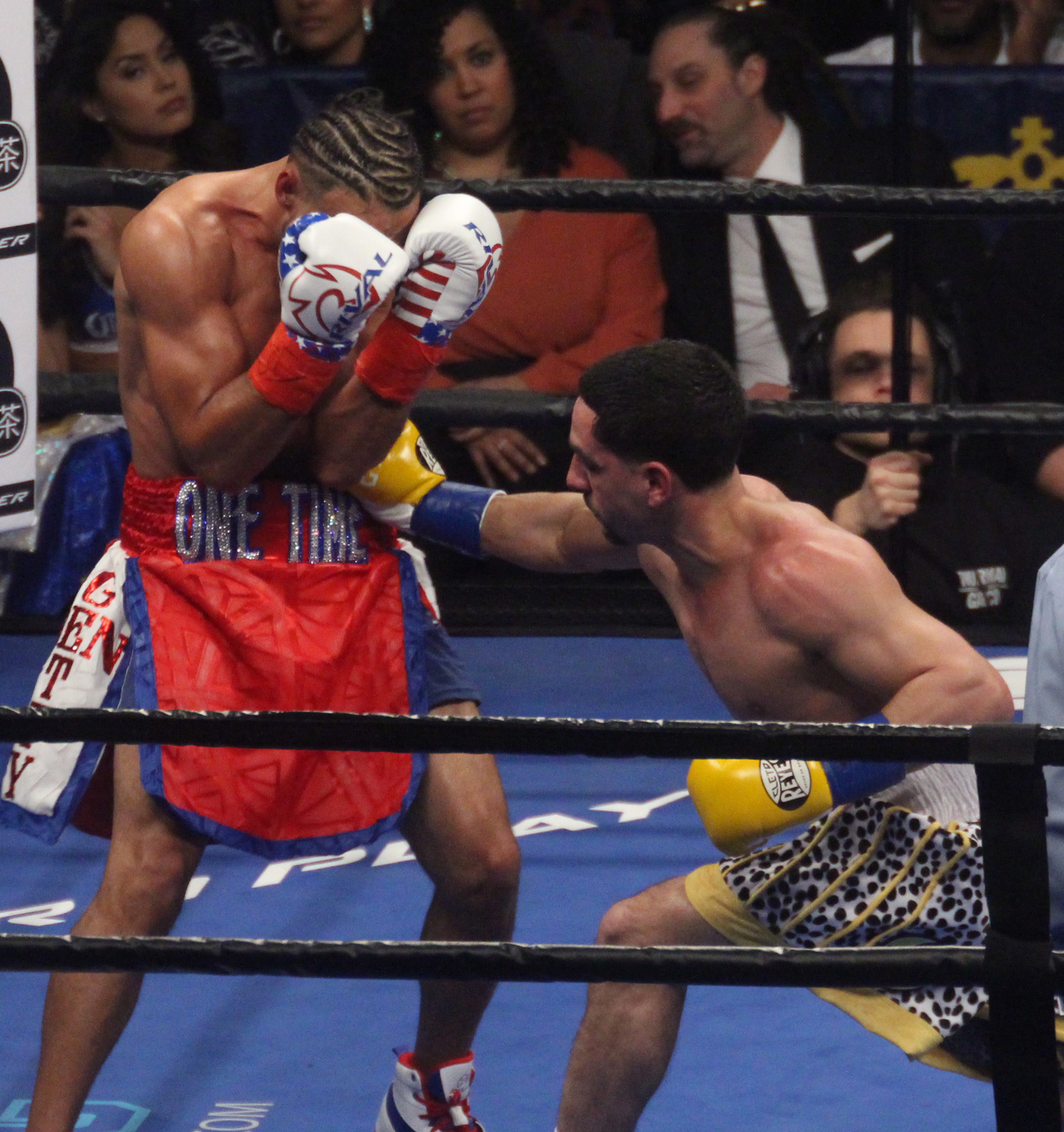 Thurman defeats Garcia in WBA/WBC welterweight title unification