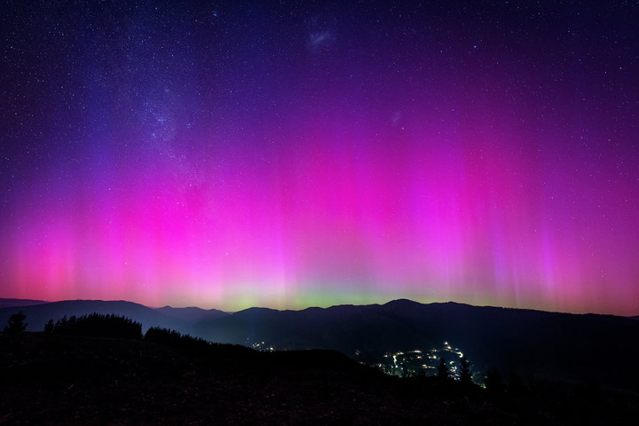 Aurora Australis: Catch the Southern Lights This Friday Night! (2025)