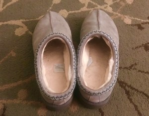 Furry leather slippers with suede exterior