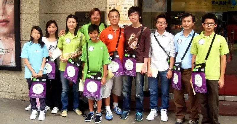 黃埔體育會為「護苗基金」賣旗籌款發揮助人精神