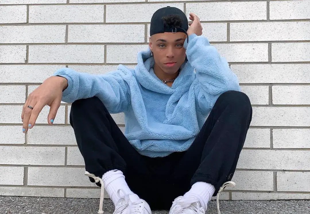 LARRAY (Tiktok star) Wiki, Biography, Age, Girlfriend ,Family, Facts ...