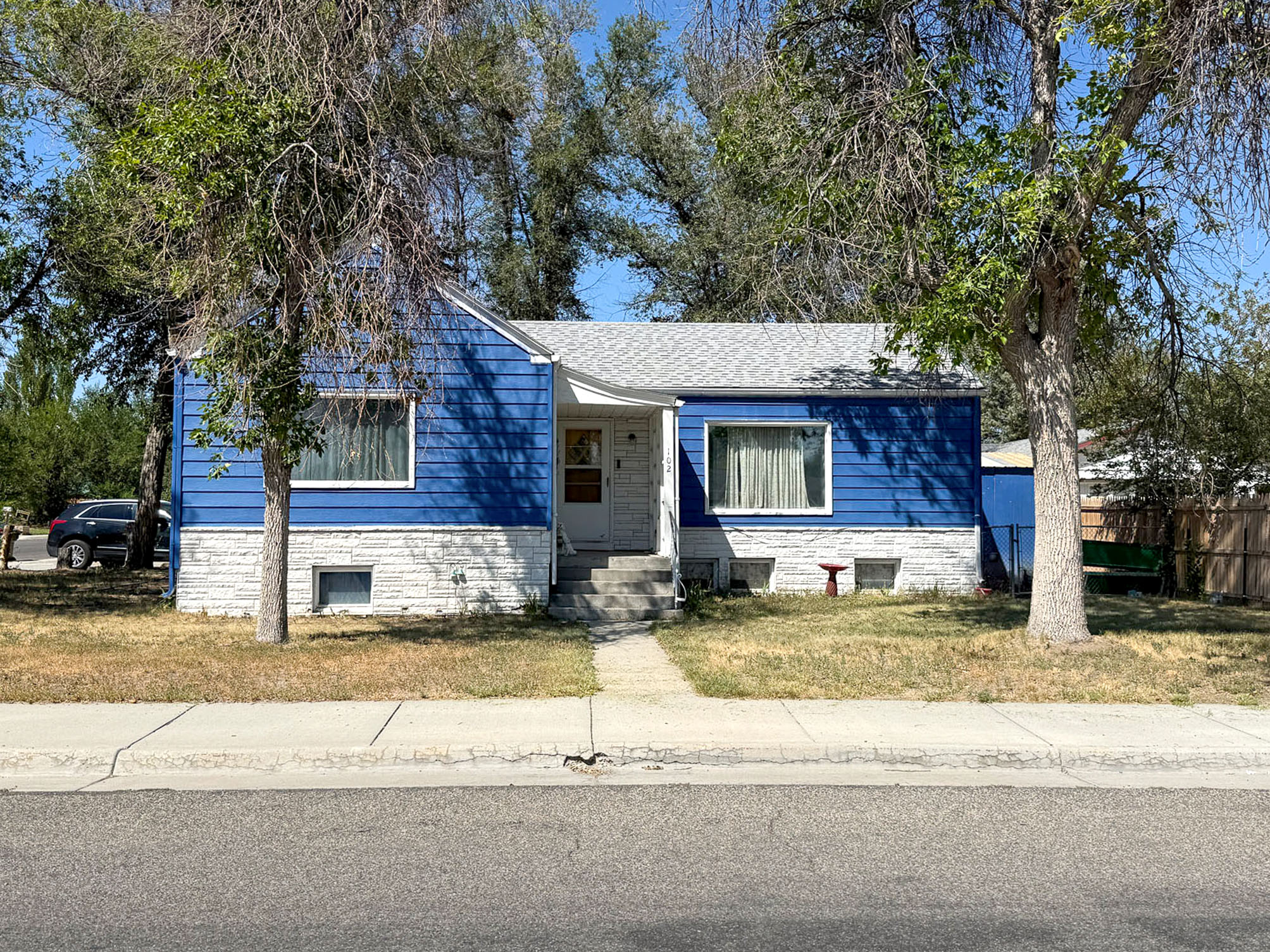 102 E Pershing Avenue