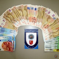 Schlag gegen Kokainhändler im Raum Worms 3 Da sichergestellte Bargeld. (Bild: Polizei)