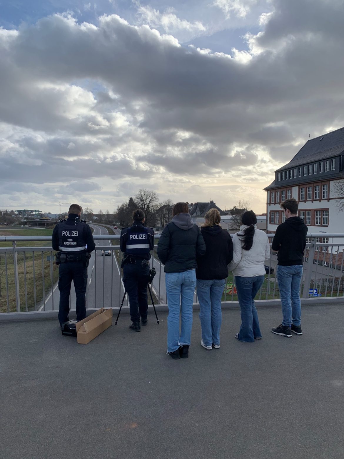 "Polizei-Luft" schnuppern - Schülerpraktikanten bei der Wormser Polizei 1 Ein bisschen "Polizei-Luft" schnuppern - Schülerpraktikanten bei der Wormser Polizei. (Foto: Polizei)