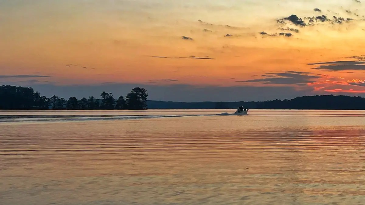 How to Catch Summertime Bass on Busy Lakes: Beat the Crowds & Boat Traffic! (2026)