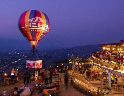 Jangan sampai wisatawan belum reservasi sudah sampai di tempat wisata yang dituju ternyata sudah penuh. 30 Pilihan Wisata Terbaik Di Jogja 2022 Yang Sudah Dibuka