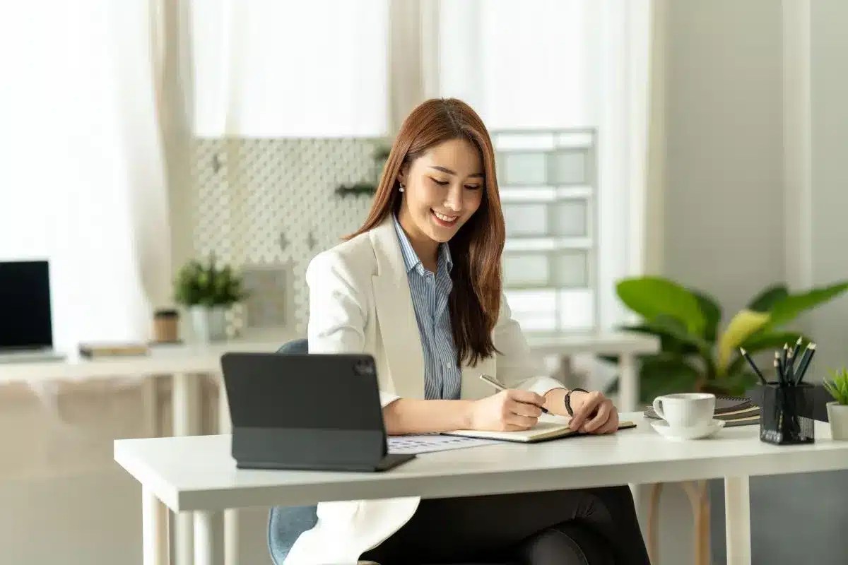 Accounts receivable vs payable: what sets them apart?