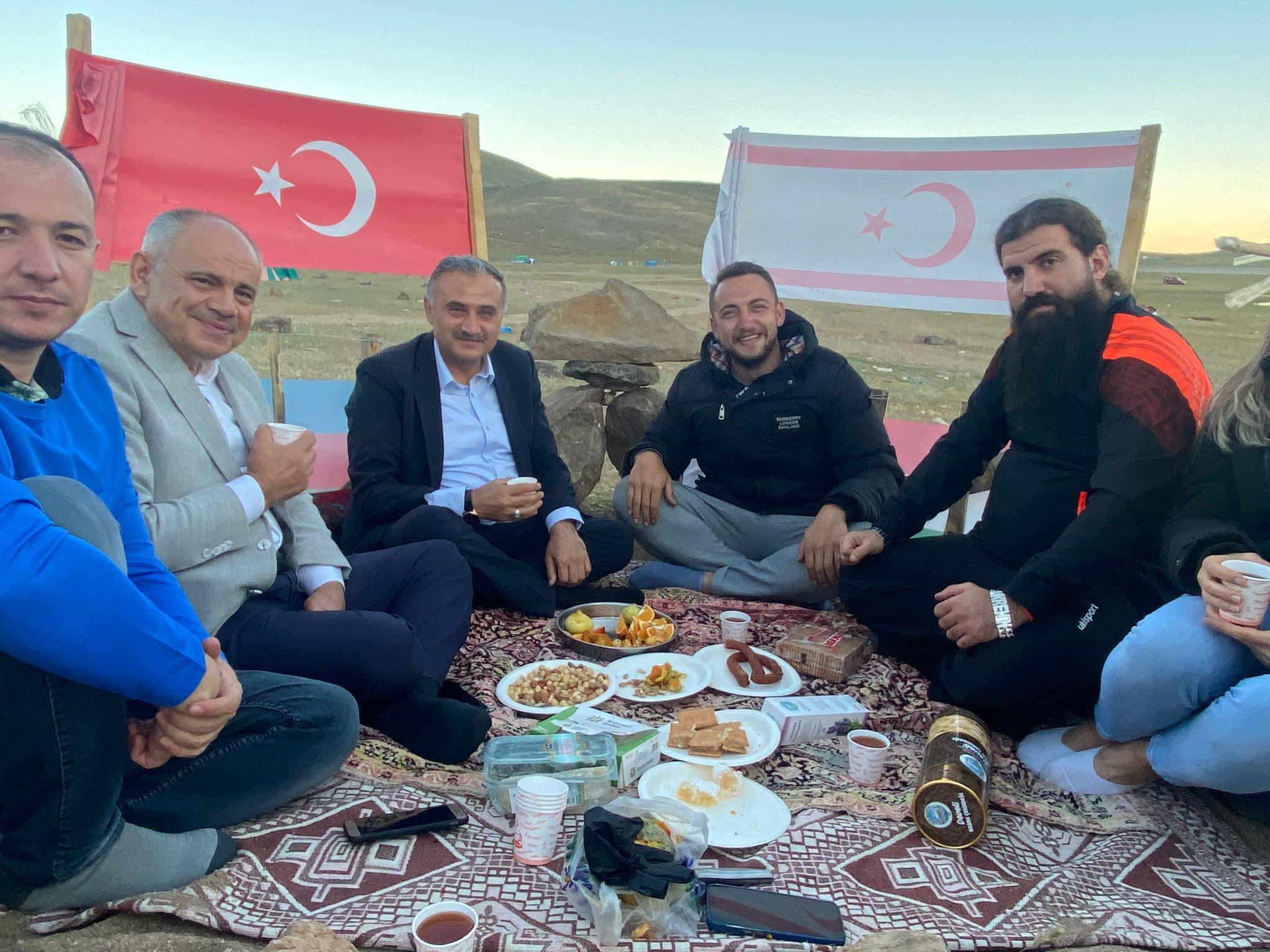 Başkanlar Erciyes’te bisküvi arası lokum yedi