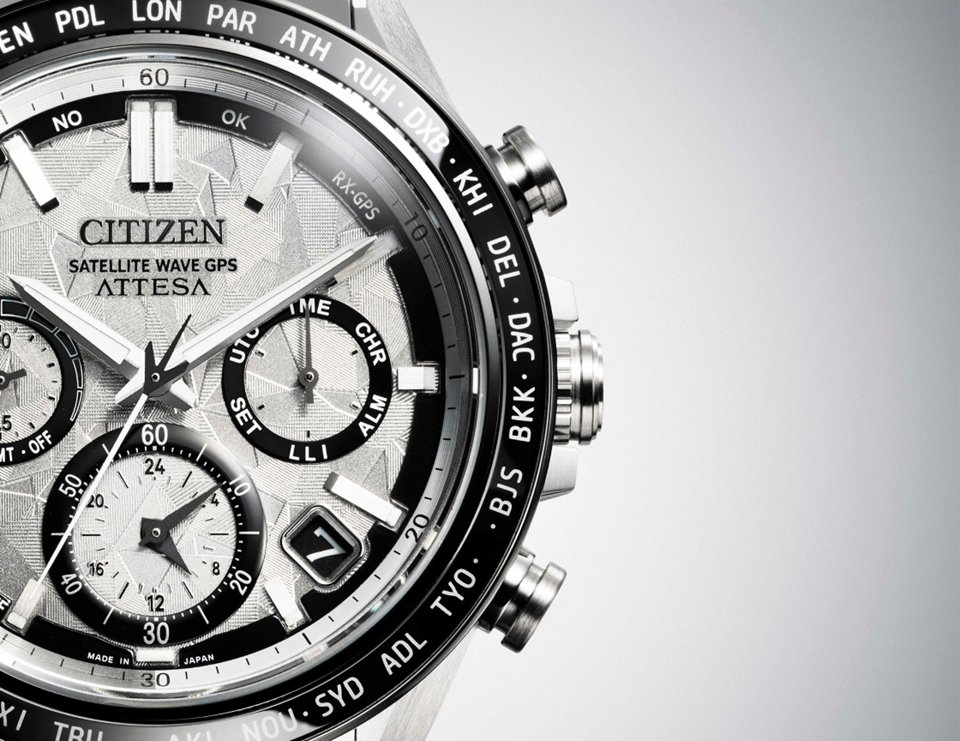 シルバーとブラックの構成の特徴画像