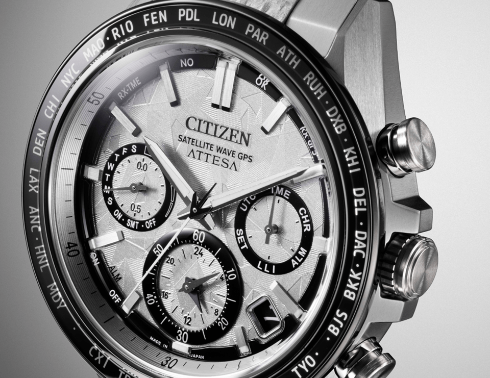 文字板と調和する見返しリングの特徴画像