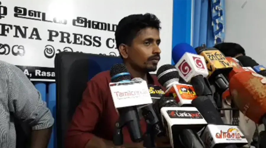 அலுவலக அறையில் புலிகளின் தலைவர் பிரபாகரனின் புகைப்படம்! யாழ். பல்கலை வரலாற்றில் முதன் முறையாக