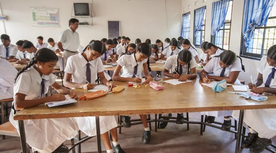 பாடசாலை மாணவர்களை இணைத்துக் கொள்ளும் அதிகாரம் அதிபருக்கு