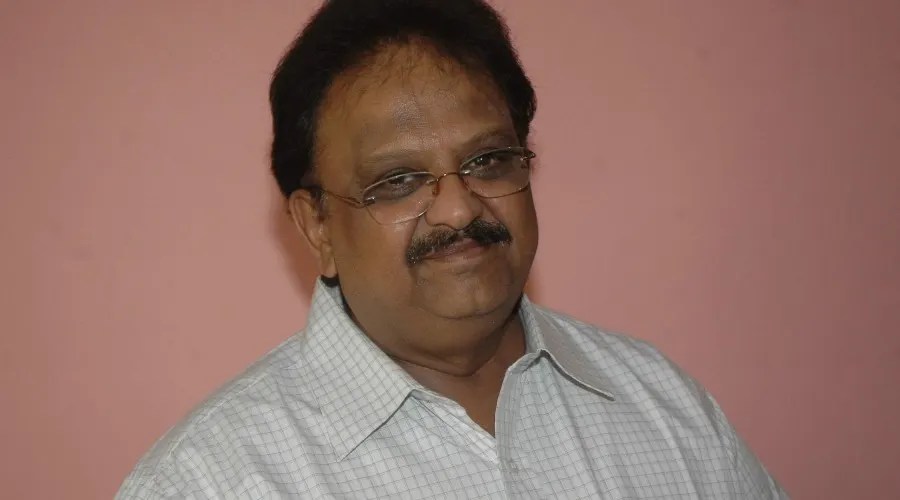 படுக்கையில் விழுந்து தேம்பி தேம்பி அழுத எஸ்.பி.பி; ஏன் தெரியுமா?