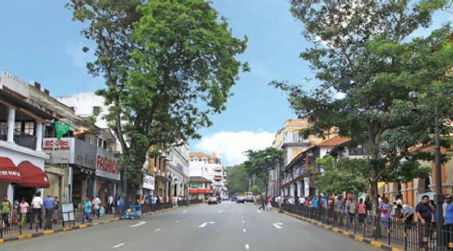 கொரோனா தீவிரம்; 400 கடைகளுக்கு பூட்டு