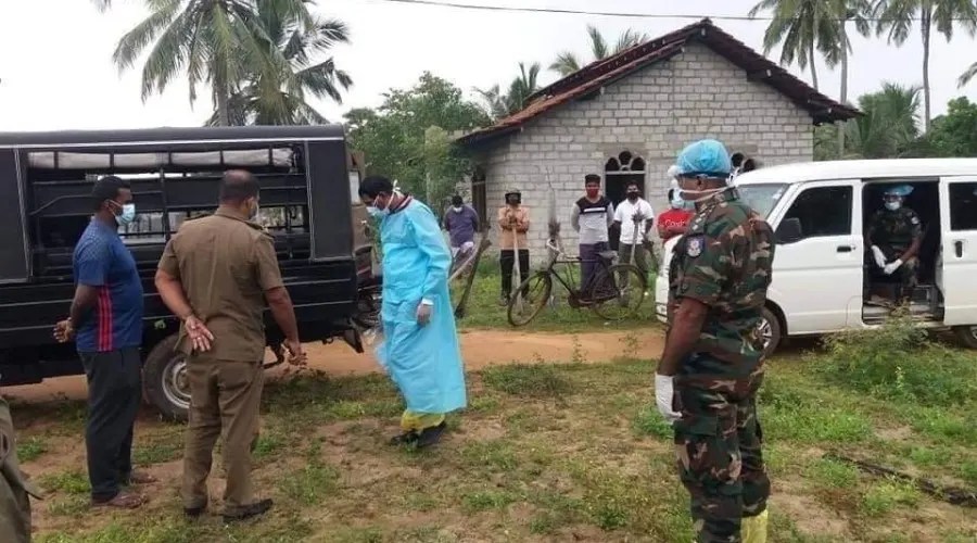 புத்தளம் பகுதியில் இறந்த முஸ்லிம் வீட்டில் இராணுவத்தினரின் பலரும் பாராட்டும் செயல்