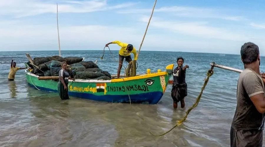 அழியும் ஆபத்தில் யாழ் கிராமம் ஒன்று; பிரதேசவாசிகள் விடுத்துள்ள கோரிக்கை
